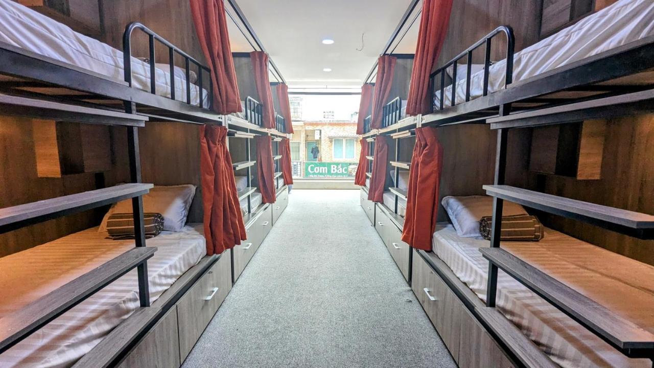 Hostel Base Backpackers *