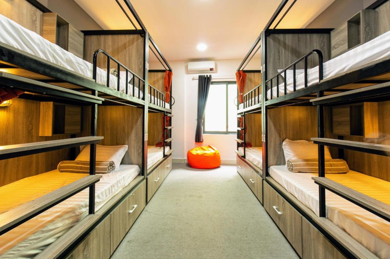 Base Backpackers Hostel